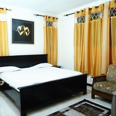Maryland Guesthouse Monrovia Bagian luar foto
