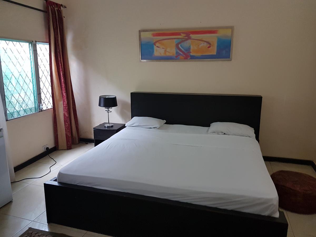 Maryland Guesthouse Monrovia Bagian luar foto