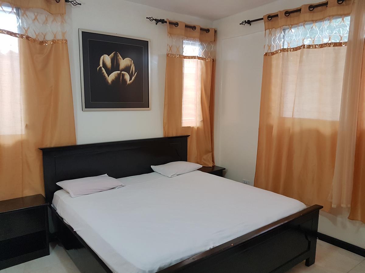 Maryland Guesthouse Monrovia Bagian luar foto