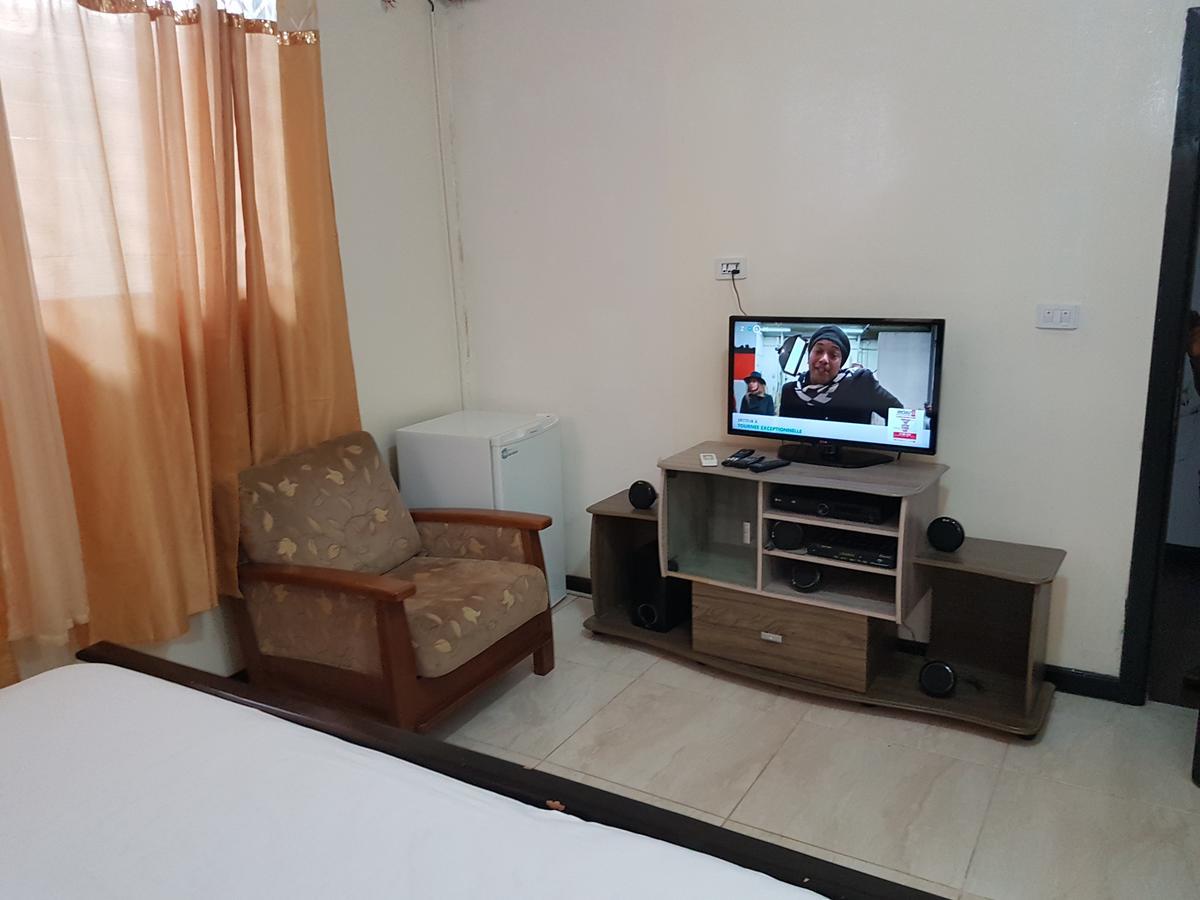 Maryland Guesthouse Monrovia Bagian luar foto