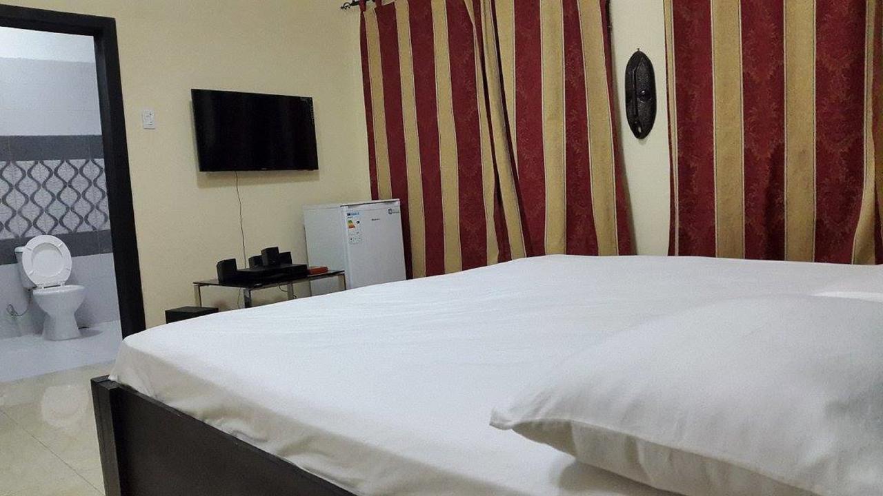Maryland Guesthouse Monrovia Bagian luar foto