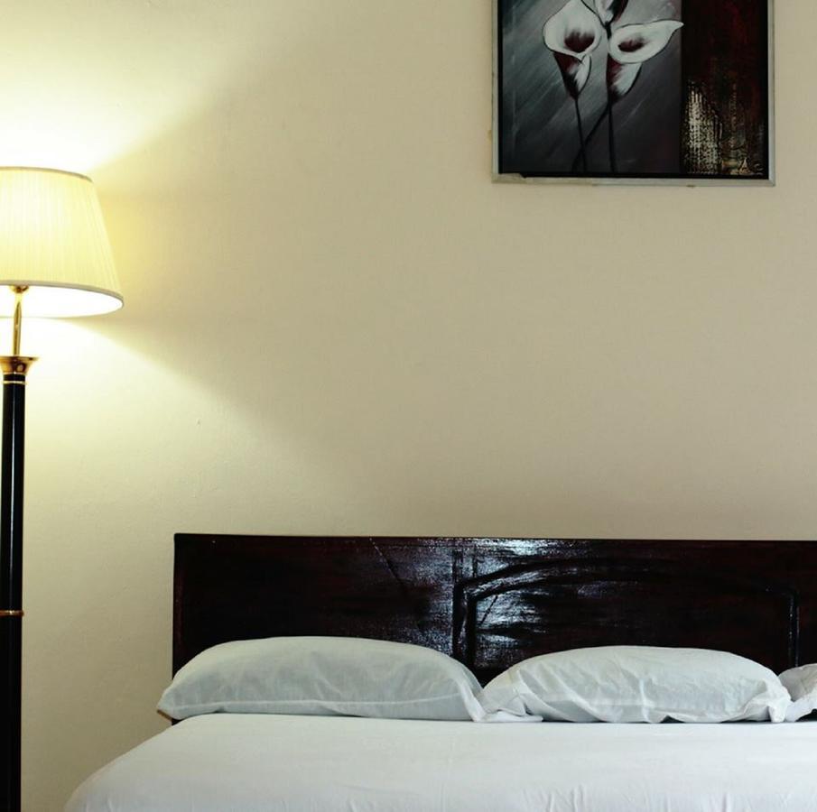 Maryland Guesthouse Monrovia Bagian luar foto