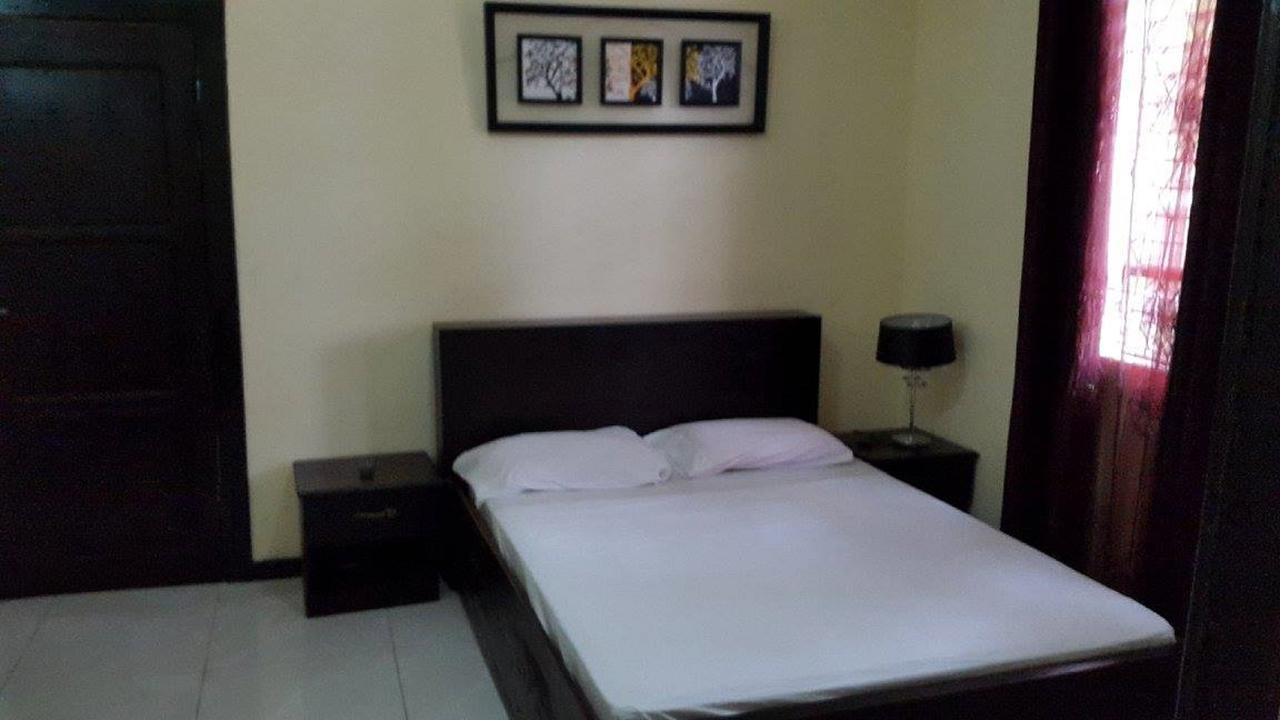 Maryland Guesthouse Monrovia Bagian luar foto